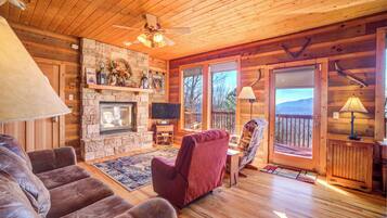 Smart TV, fireplace, DVD player, stereo