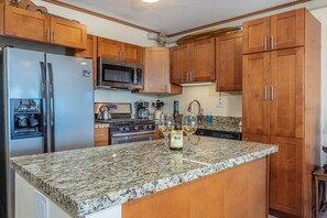 Frigorífic, microones, forn i placa de cuina 