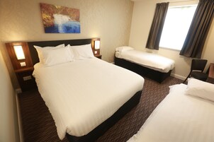 Family Room | Desk, soundproofing, iron/ironing board, free WiFi