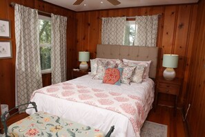 3 bedrooms, iron/ironing board, WiFi - A Cottage with a View (newport)