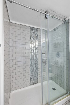 Combined shower/tub, hair dryer, towels, soap