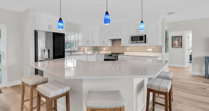 Belle maison 3BD, 2BA Waterfront Pool