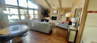 Beautiful Flagstaff home near Grand Canyon, skiing, hiking , Great Views