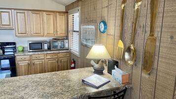 Frigorífic, microones, forn i placa de cuina