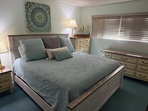 2 Schlafzimmer, Schreibtisch, Bügeleisen/Bügelbrett, Reisekinderbett