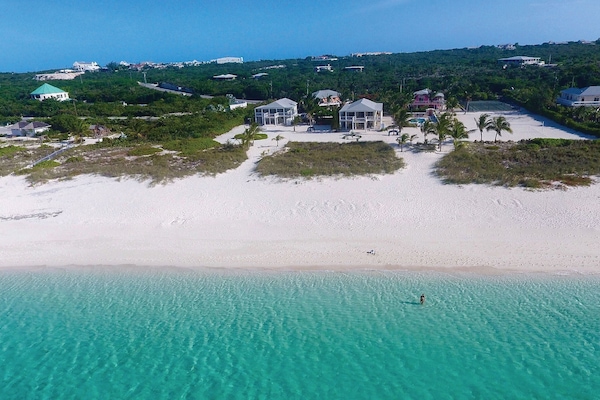 Beach nearby, sun-loungers, beach towels