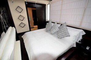 4 bedrooms, desk, iron/ironing board, free WiFi