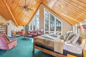 4 bedrooms, iron/ironing board, Internet, bed sheets