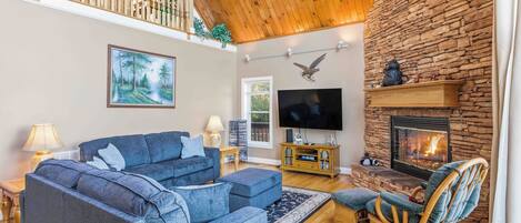 壁爐、足球機、音響