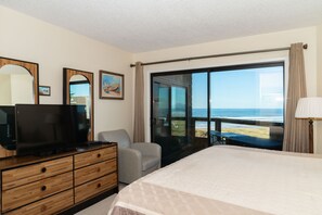 2 bedrooms, iron/ironing board, WiFi, bed sheets - Ocean Front Condo Shorebirds 199 (Watsonville)