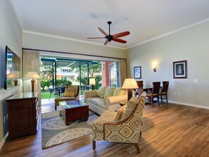 Una Smart TV, un reproductor de DVD, una biblioteca de música