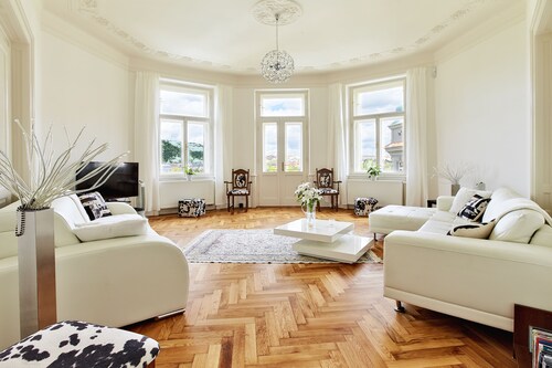 BEST PRAGUE CASTLE VIEW
River Front, 4 BDR 2.5 BA  4 Balconies