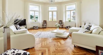 BEST PRAGUE CASTLE VIEW
River Front, 4 BDR 2.5 BA 4 Balconies