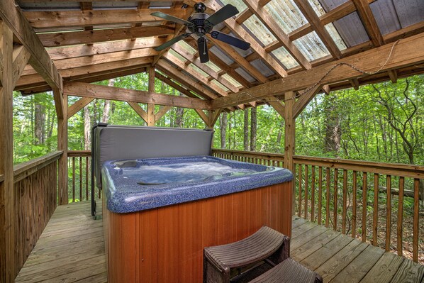 A hot tub on a wooden deck with a wooden railing and a ceiling fan. - Bears Rest - August 10% OFF or 3rd Night Free - Ask for details! (Sautee Nacoochee)
