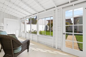 Interior - Adorable Beach House 5 Blocks from the beach with two car garage and Wifi (Huntington Beach)