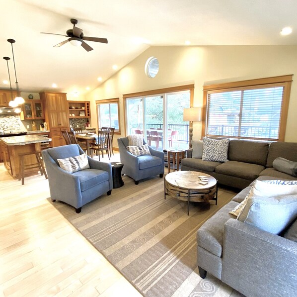 Smart TV, fireplace, DVD player, books