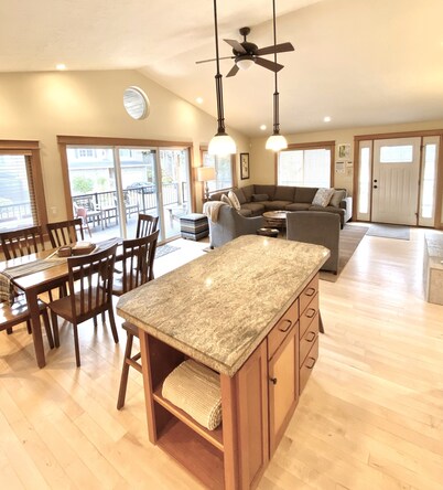 Neskowin Village Beach House 2 Blocks to Beach Access- Pet Friendly-Fire Pit