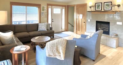Neskowin Village Beach House, a 2 cuadras del acceso a la playa, que admite mascotas, pozo de fuego