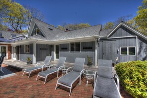 Terrace/patio - Private, Beautiful, And Affordable Family Friendly Vacation Home (East Hampton)