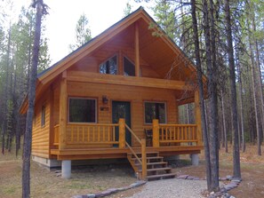 Exterior - A little heavenly peace, cabin No. 2 (Polebridge)