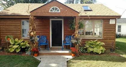 LOCATION! LOCATION! LOCATION!<br>2 Bedroom, 1 Bathroom Cottage