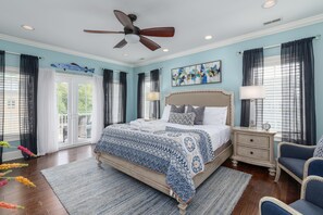5 bedrooms, iron/ironing board, travel cot, free WiFi - DESIGNER LUXURY DECOR, SALTWATER POOL, HUGE WALK-IN SHOWER, PINGPONG, ELEVATOR, WALK TO BEACH (Hilton Head Island)