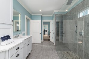 Shower, hair dryer, bidet, towels - DESIGNER LUXURY DECOR, SALTWATER POOL, HUGE WALK-IN SHOWER, PINGPONG, ELEVATOR, WALK TO BEACH (Hilton Head Island)
