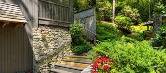 4 Min To Town, Screened Porch, Stunning Wooded Views, Dogs Ok,