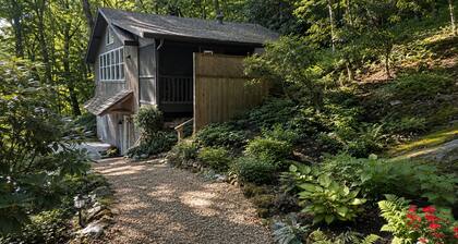4 Min To Town, Screened Porch, Stunning Wooded Views, Dogs Ok,