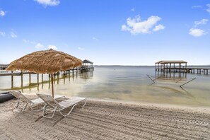 Beach nearby, sun-loungers, beach towels