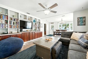 Smart-tv, videospelletjes, een dvd-speler en boeken