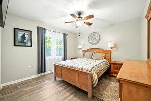 4 slaapkamers, een bureau, gratis wifi, beddengoed