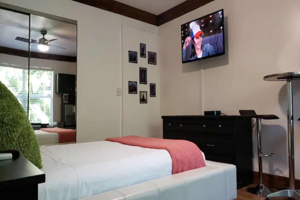 1 slaapkamer, een bureau, een strijkplank/strijkijzer, gratis wifi