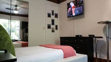 1 bedroom, desk, iron/ironing board, free WiFi