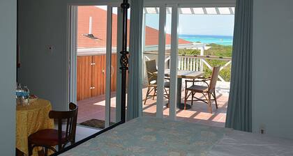 Atemberaubender Meerblick, zentral gelegen, nur 300 m vom Grace Bay Beach entfernt!