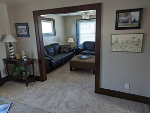 Smart TV, DVD player, books, stereo