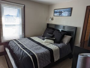 2 bedrooms, iron/ironing board, free WiFi, bed sheets -  Prime location within walking distance of downtown Sandusky (Sandusky)