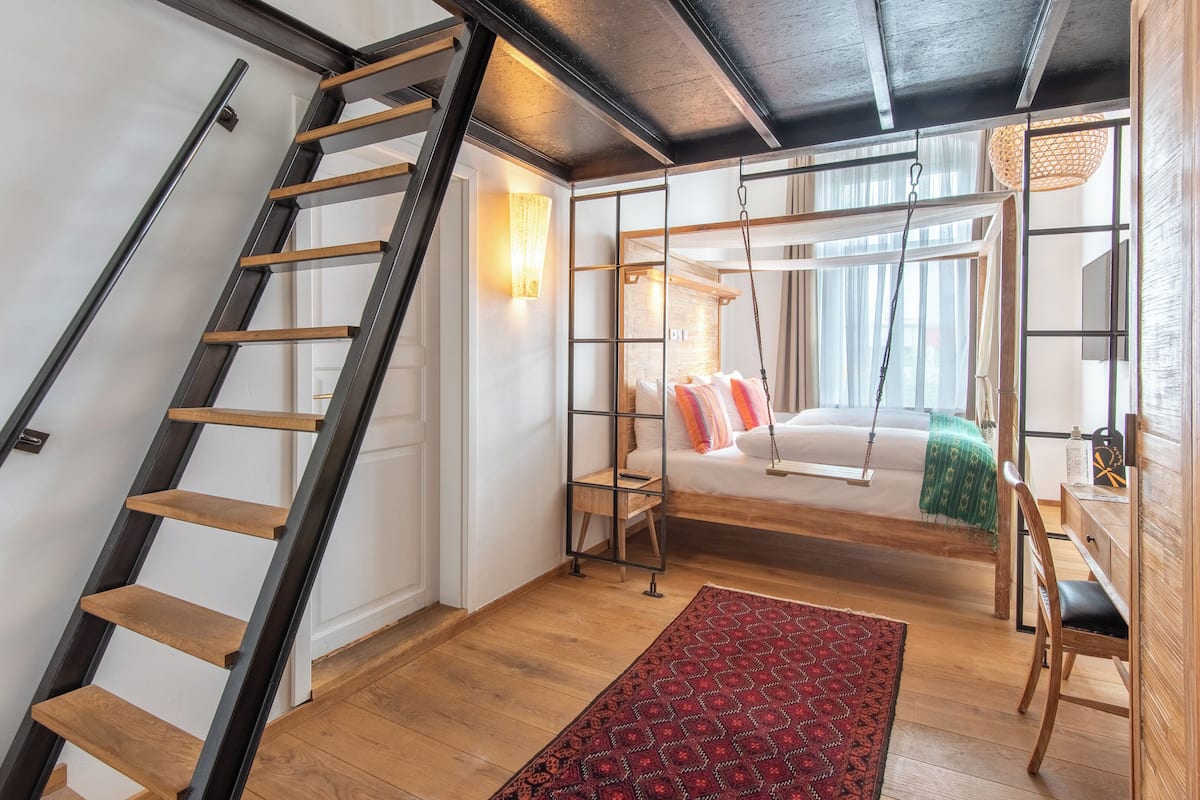 Loft | 1 bedroom, premium bedding, in-room safe, soundproofing