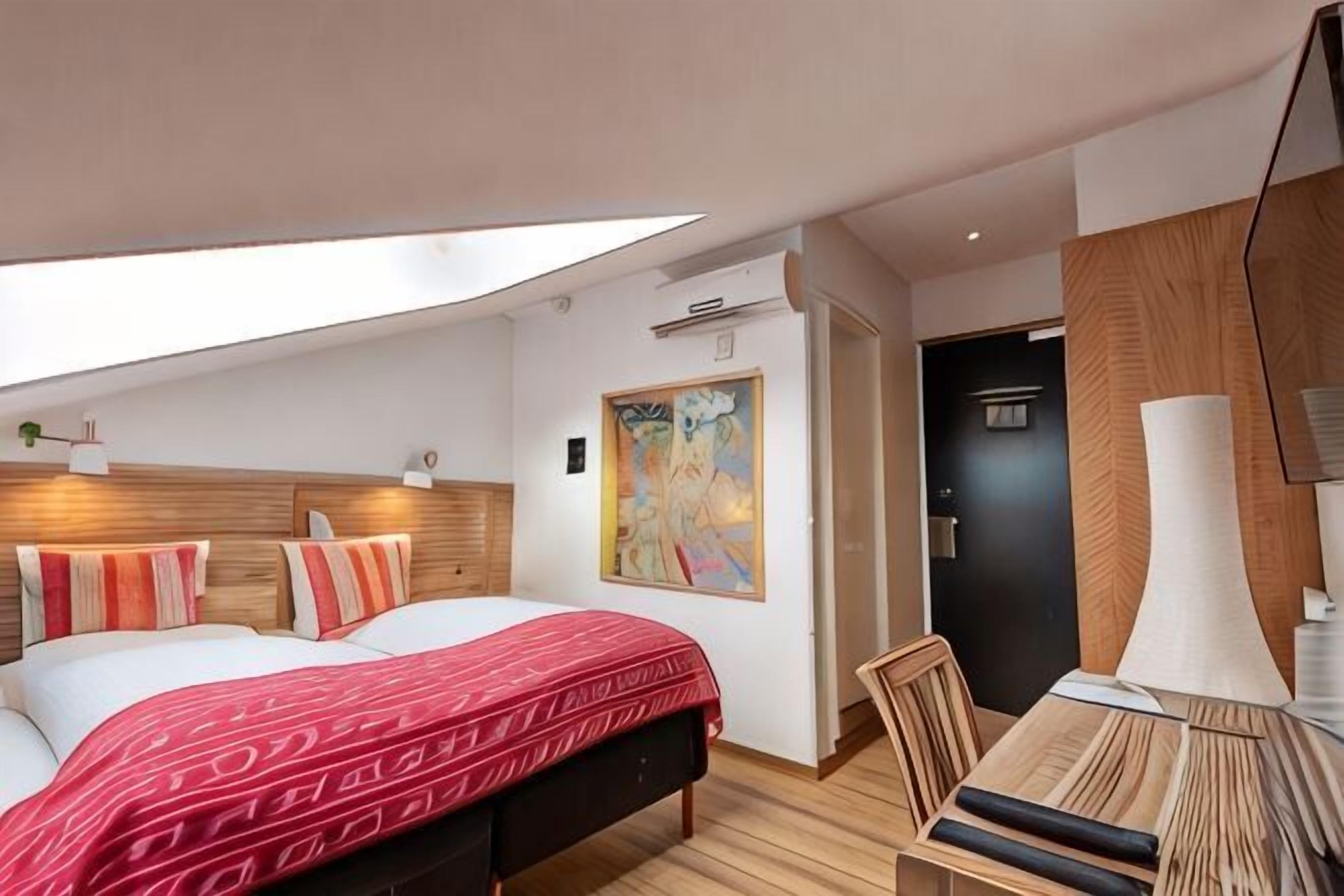 Premium bedding, in-room safe, soundproofing, iron/ironing board