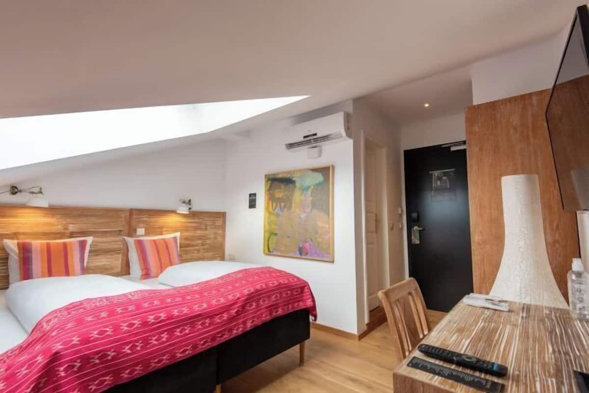 Literie de qualité supérieure, coffres-forts dans les chambres