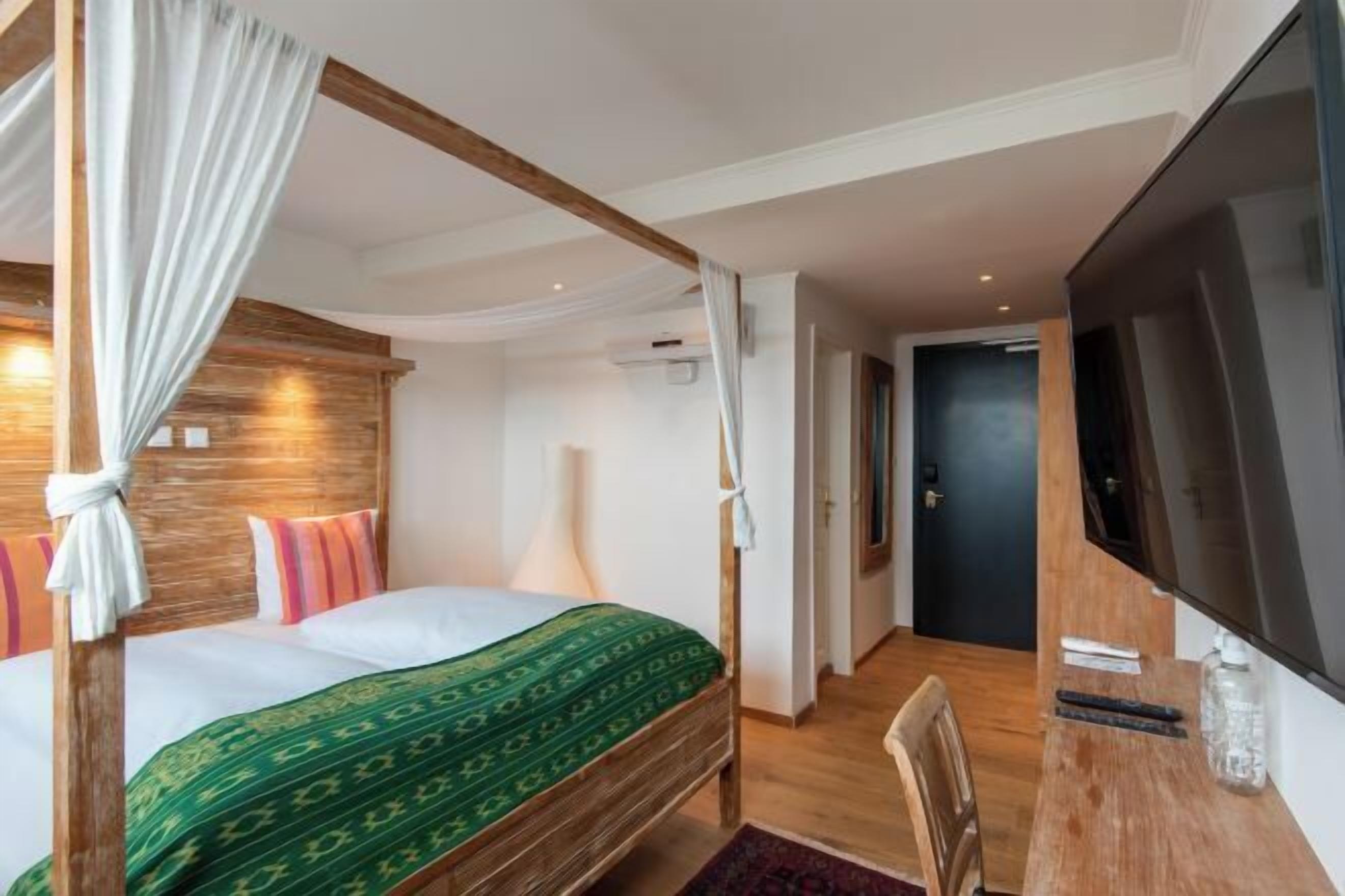 Premium bedding, in-room safe, soundproofing, iron/ironing board