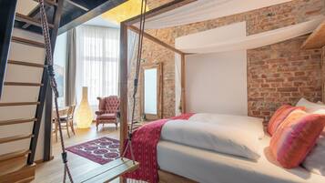 Perheullakkohuoneisto | Ylelliset vuodevaatteet, tallelokero huoneessa, äänieristys