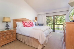 1 bedroom, desk, iron/ironing board, WiFi - Luxury Napa Condo | Golf Views & Prime Location (Napa County)