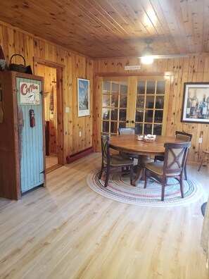 Dining - Secluded Home - Close to Skiing, Horse Show, Hiking, Dining/Shopping (Manchester Center)