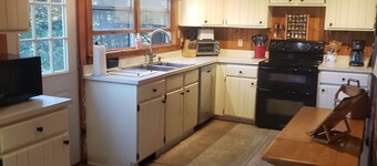 Secluded Home - Close to Skiing, Horse Show, Hiking, Dining/Shopping