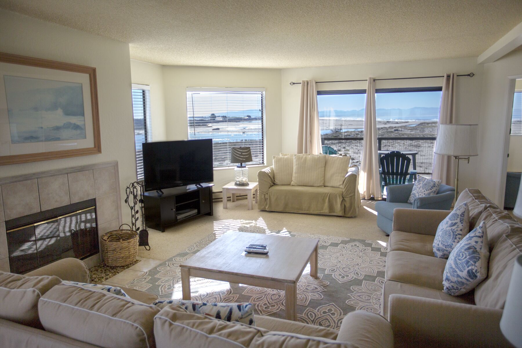 TV, fireplace, stereo