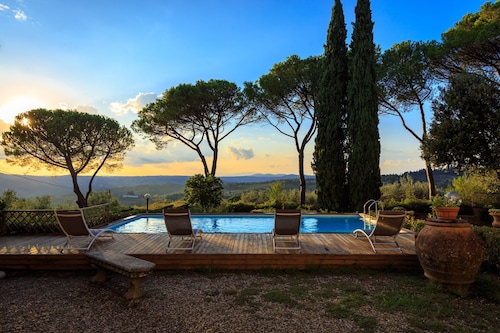 Authentic Private Tuscan Villa for 12 people in Greve: the Heart of Chianti