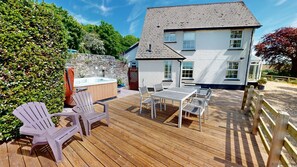Cottage | Outdoor dining