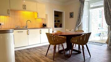 Cottage | Private kitchen | Fridge, microwave, oven, stovetop