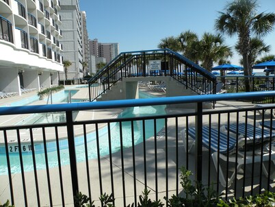 A Tropical Retreat: An Escape to the Coast